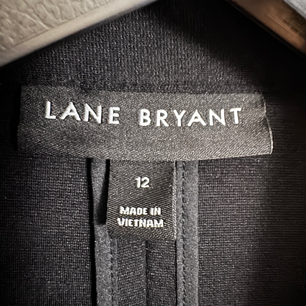 ✨ Lane Bryant Black Tuxedo-Lapels Blazer- Size 12 ✨ - Picture 2 of 5